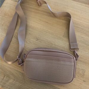 QUINCE All Day Neoprene Sling Bag